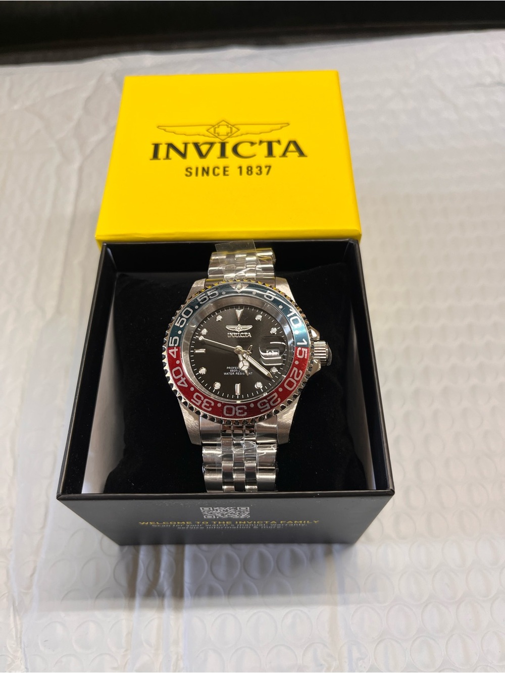34102 - Invicta Pro Diver Men's Watch - 40mm with Red and Blue Bezel